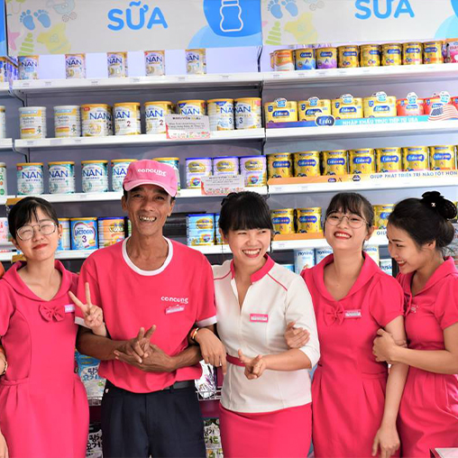 QUADRIA GOES SHOPPING IN VIETNAM